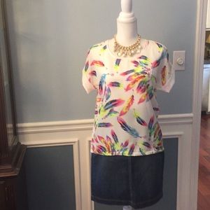 💕Fun Top in vibrant colors💕